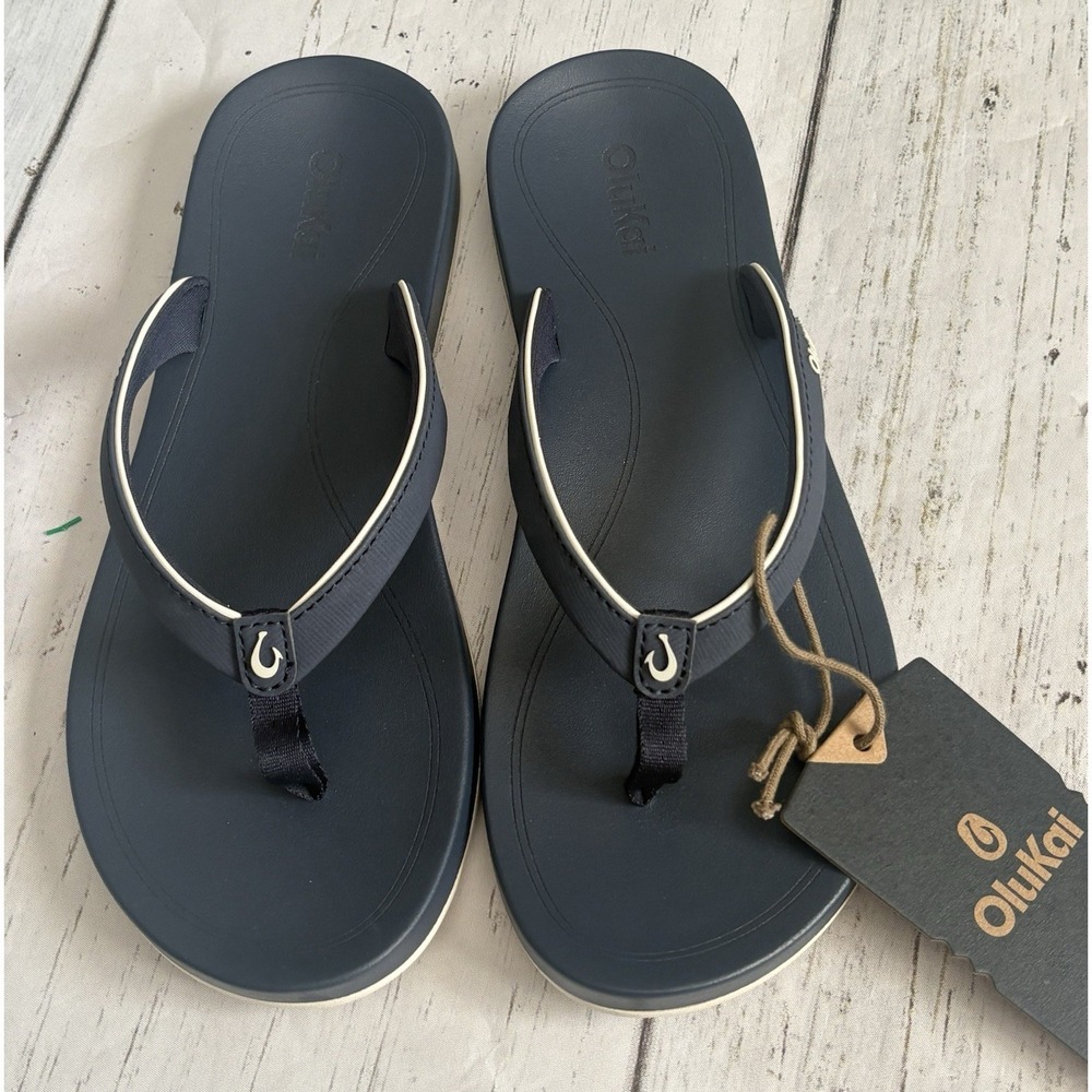OluKai 'Uiki Sandals Flip Flops Women's - 7 / Mood Indigo Navy/White